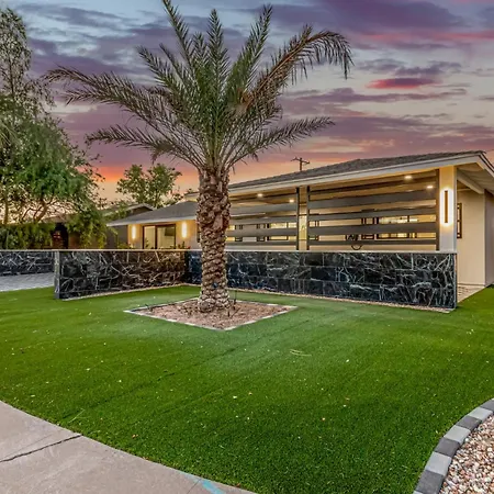Villa The Kensington Custom Retreat
